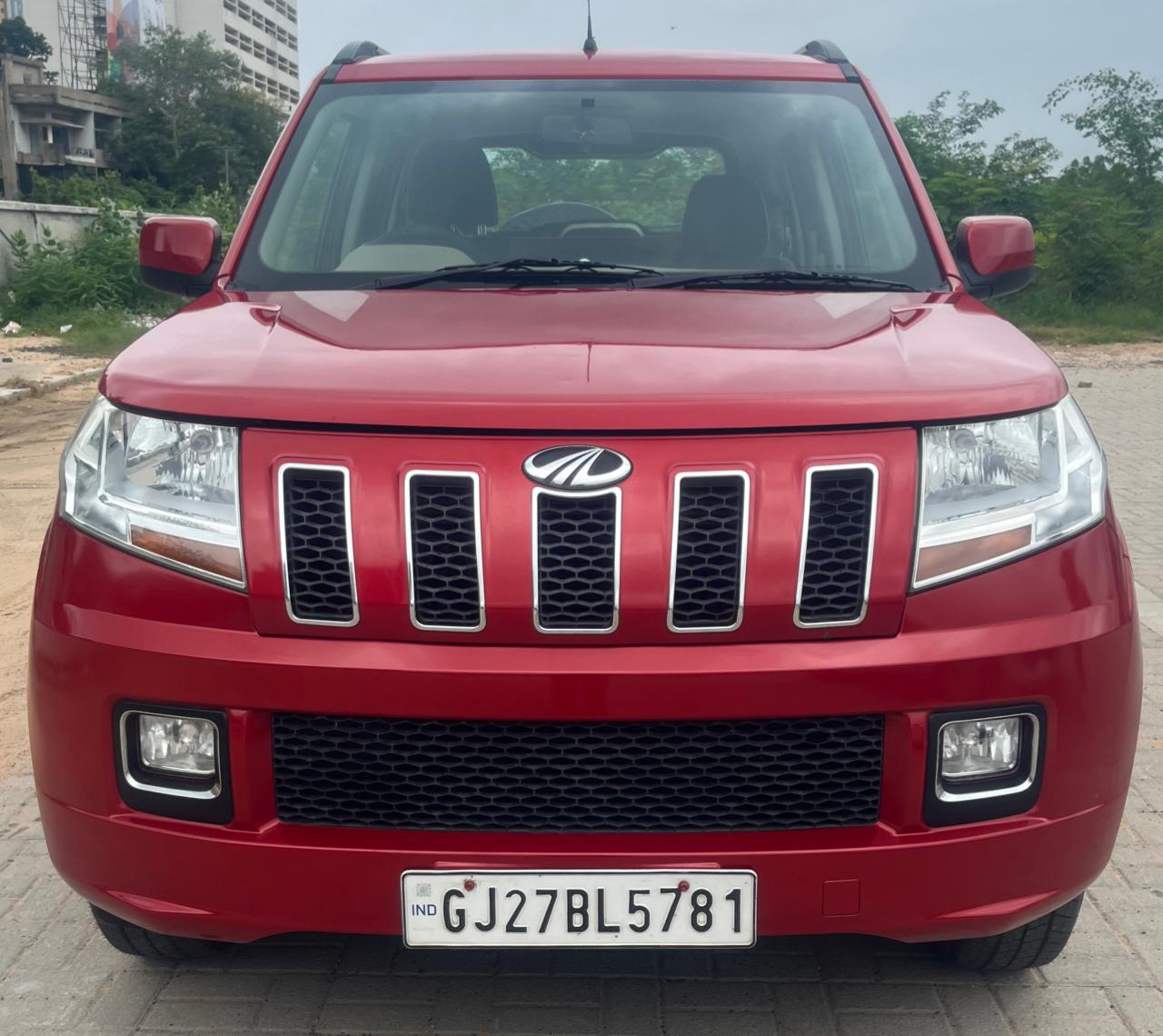 Mahindra TUV 300 - T8 AS MHAWK100 AT